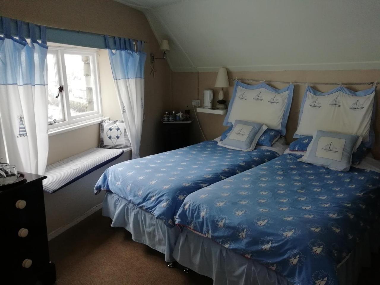 The House On The Props Bed & Breakfast Полперо Екстериор снимка